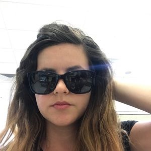 Meet your Posher, Sabiela